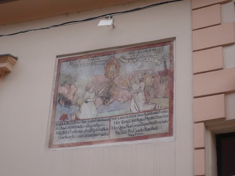 Freska na kanonickom dome - Kapitulská ulica. 